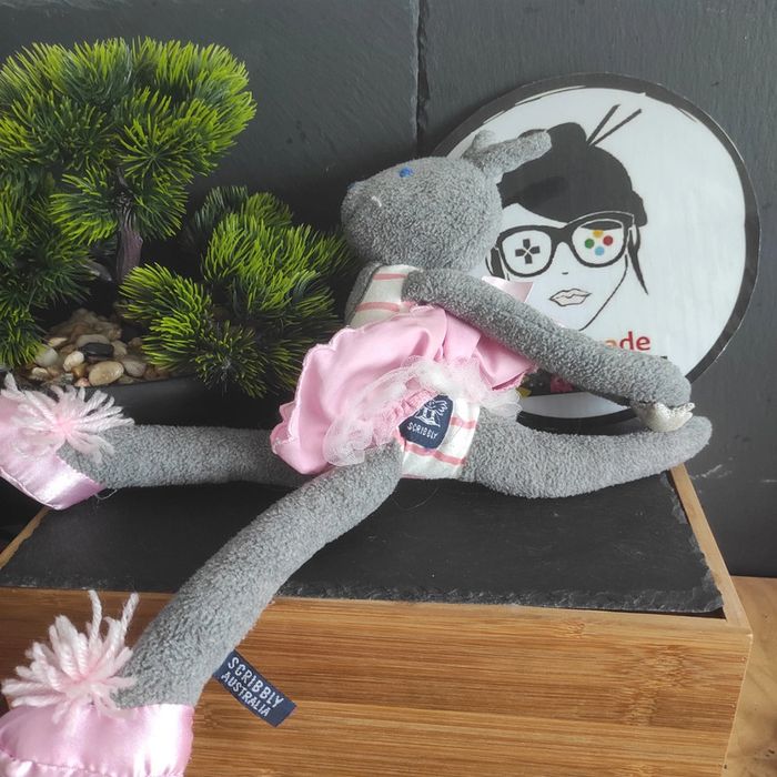 doudou Peluche kangourou gris danseuse rose scribbly Australia #geektradedoudou - photo numéro 2