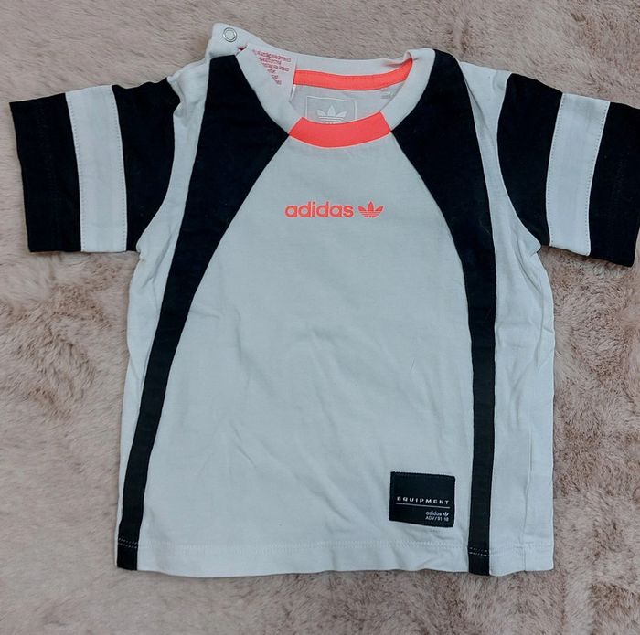 T-shirt adidas 12/18 mois