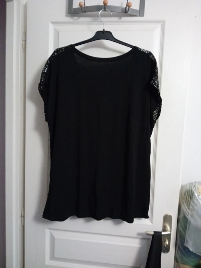 2 hauts noirs à motifs - photo numéro 5