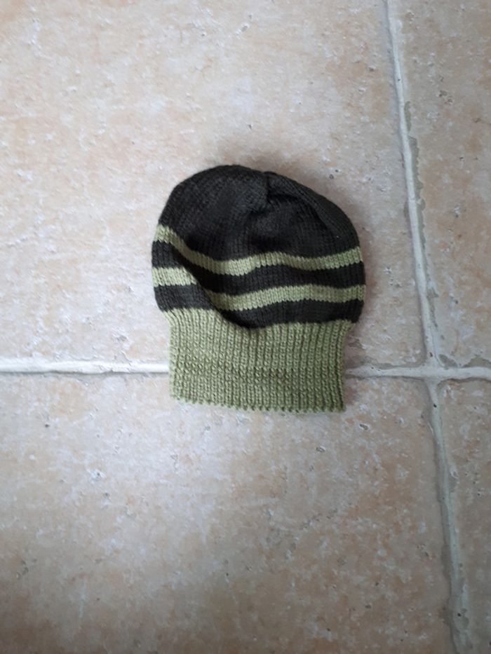 bonnet vert tricoté main 6-12mois