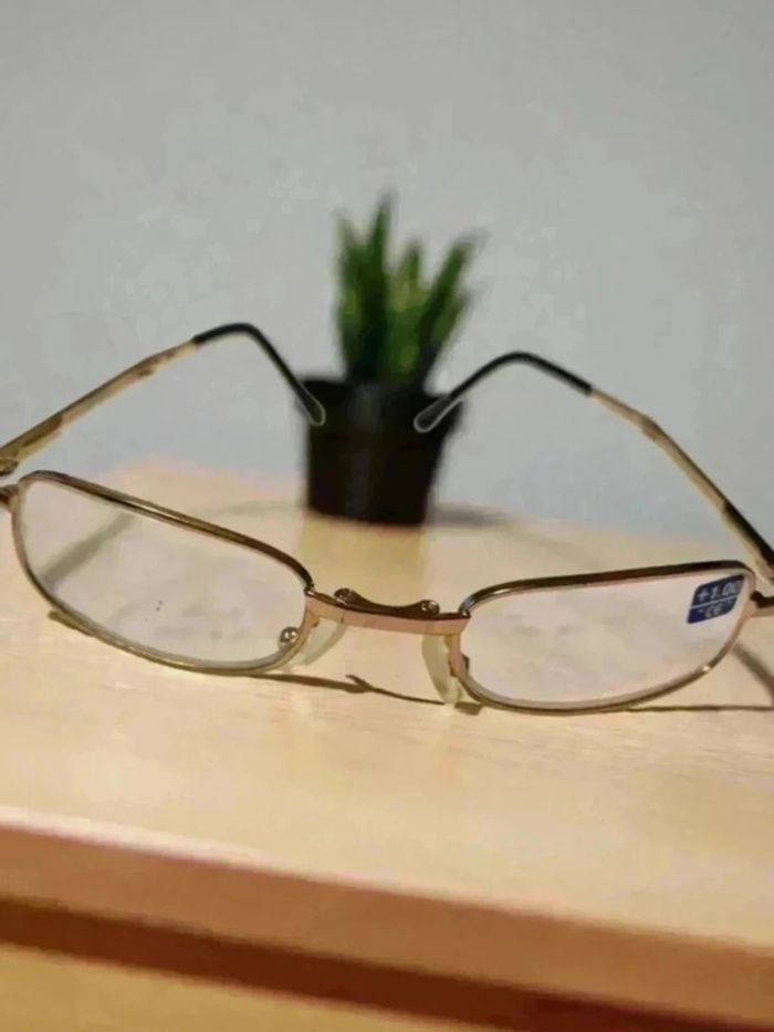 Lunettes de lecture pliantes doré avec étui +1