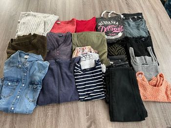 Lot de 20 vêtements taille S 