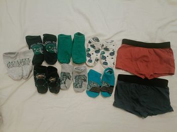 Lot de chausettes 25-27 et caleçons 3ans