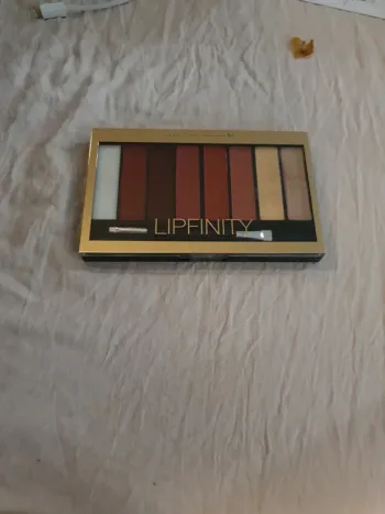 Lipfinity far a paupiere neuf