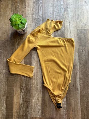 - Body   - Taille S - bon état, petite tache 