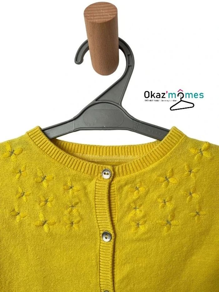 Gilet jaune à motif papillons en relief - Okaïdi 3 ans (98cm) - photo numéro 2