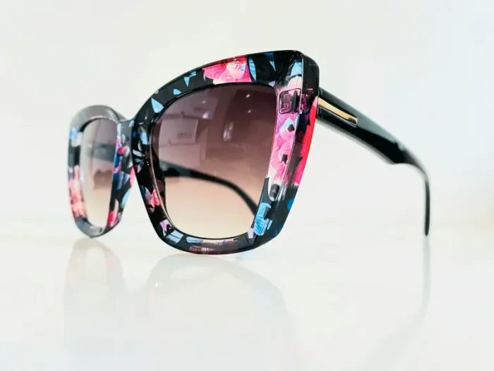 Lunette de soleil femme façade fleurie bras noirs verres dégradés uvprotection catégorie 3 - photo numéro 4