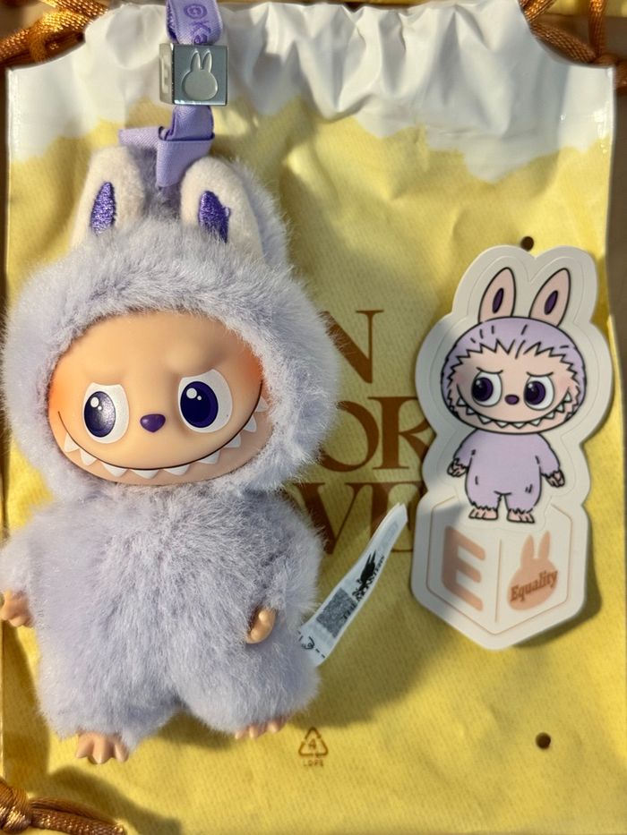 labubu pin for love letter "E"