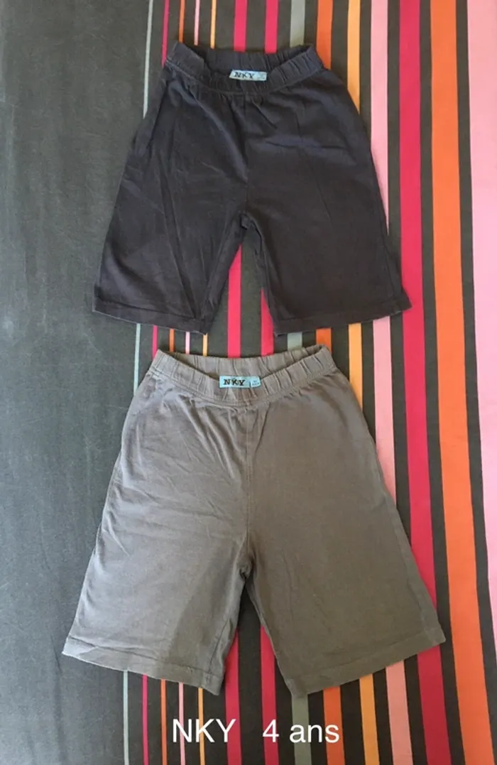 Lot de 2 shorts NKY 4 ans