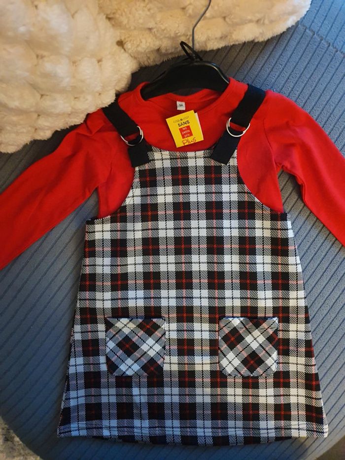 Ensemble fille 5 ans neuf - photo numéro 2