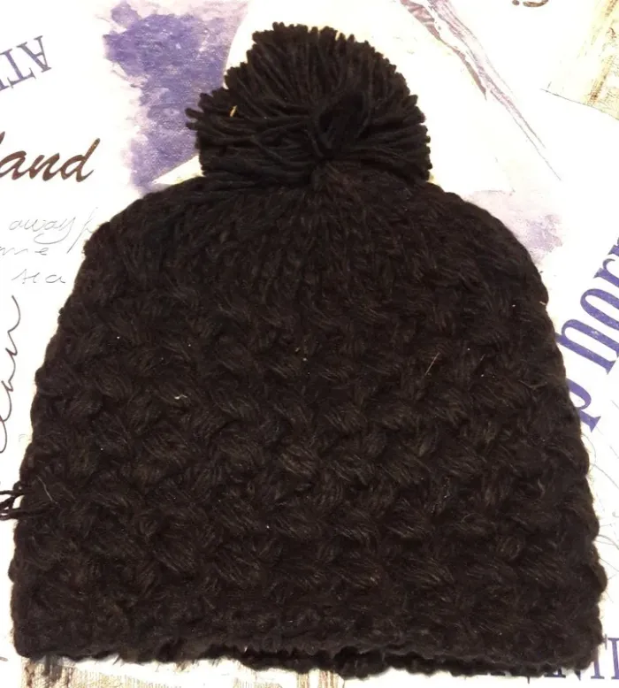 Lot 2 bonnets: noir et blanc