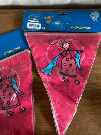 2 belles guirlandes neuves