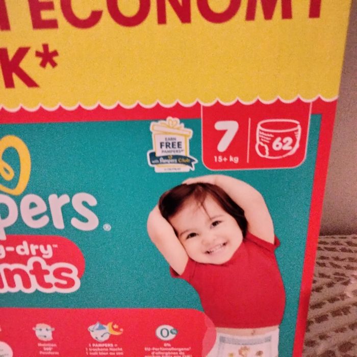 2 cartons de couches Pampers pants taille 7 - photo numéro 2