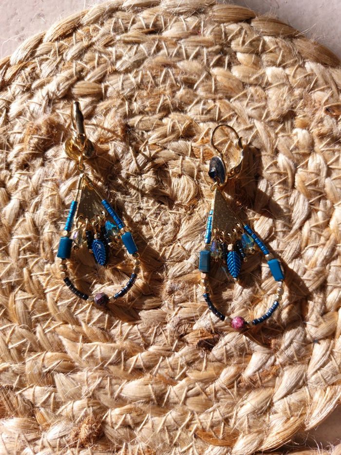 Boucles d'oreilles artisanales dorées et bleues - photo numéro 2