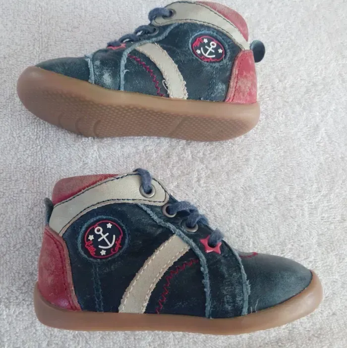Chaussures en cuir Vertbaudet taille 19(réf perso N1)(familleac72)