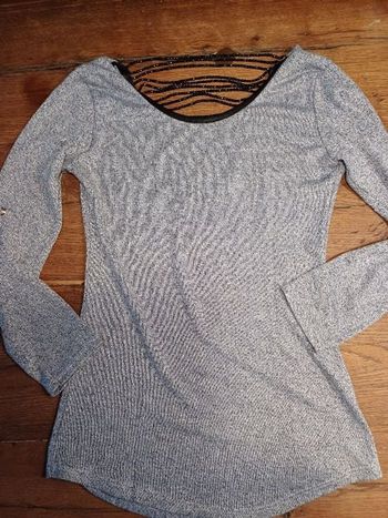 Joli pull dos bijoux