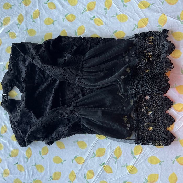 Haut noir dentelle