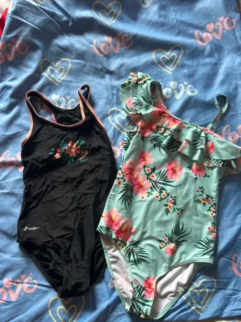 2 maillot de bain 11/12 ans