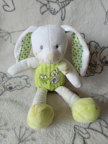 Peluche lapin vert