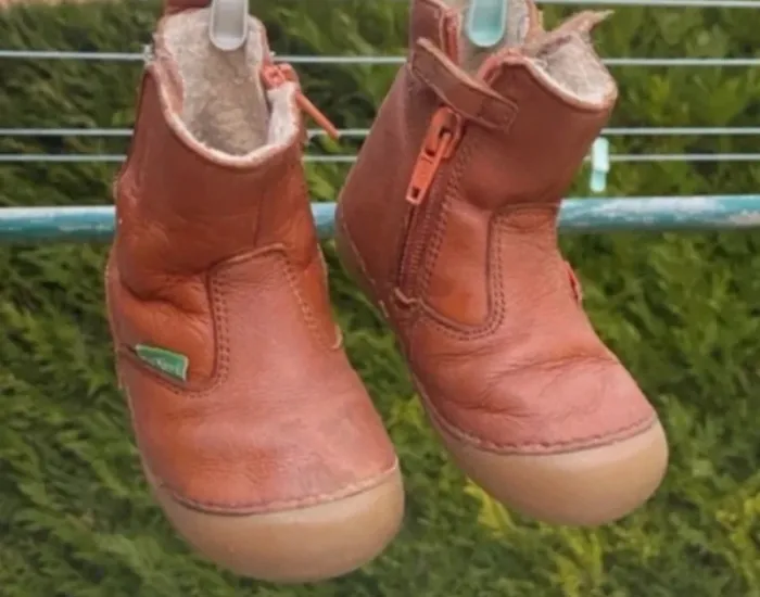 Bottes Kickers en cuir - Taille 20 - Très bon état - photo numéro 2