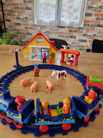 Grand train étoiles avec la gare playmobil 1.2.3 complet 