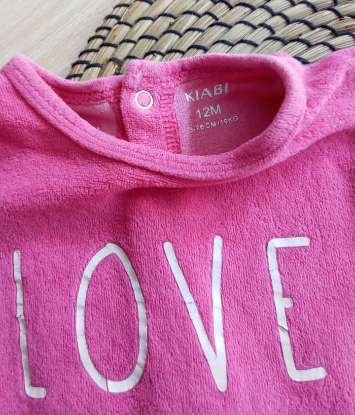 Babygro rose fushia en velours Kiabi taille 12 mois - photo numéro 3