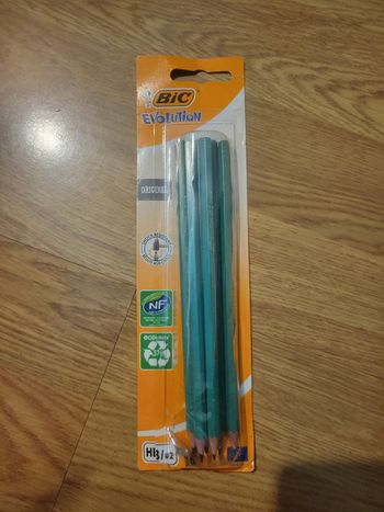6 crayons de papier
