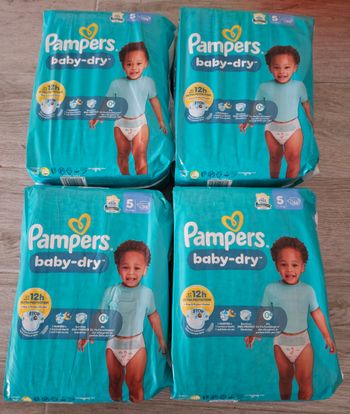 4 paquets de couches taille 5