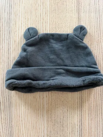 Bonnet gris à oreilles