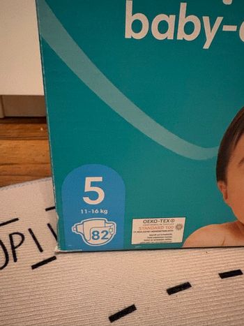 couche Pampers taille 5  soit 11-16kg neuf