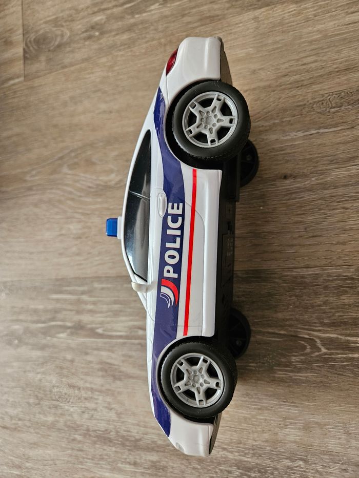 Voiture de police - photo numéro 3