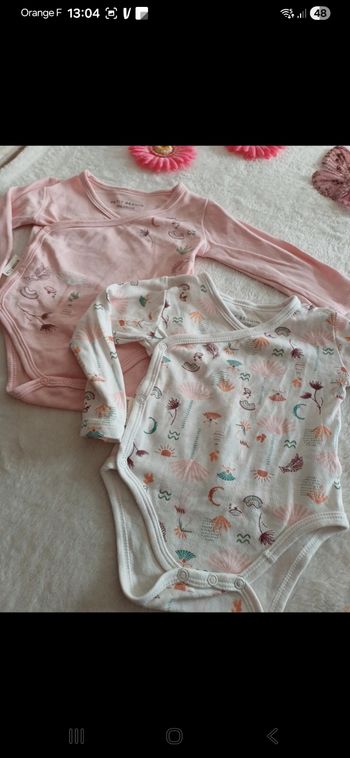 Lot de 2 bodies bébé taille 6 mois