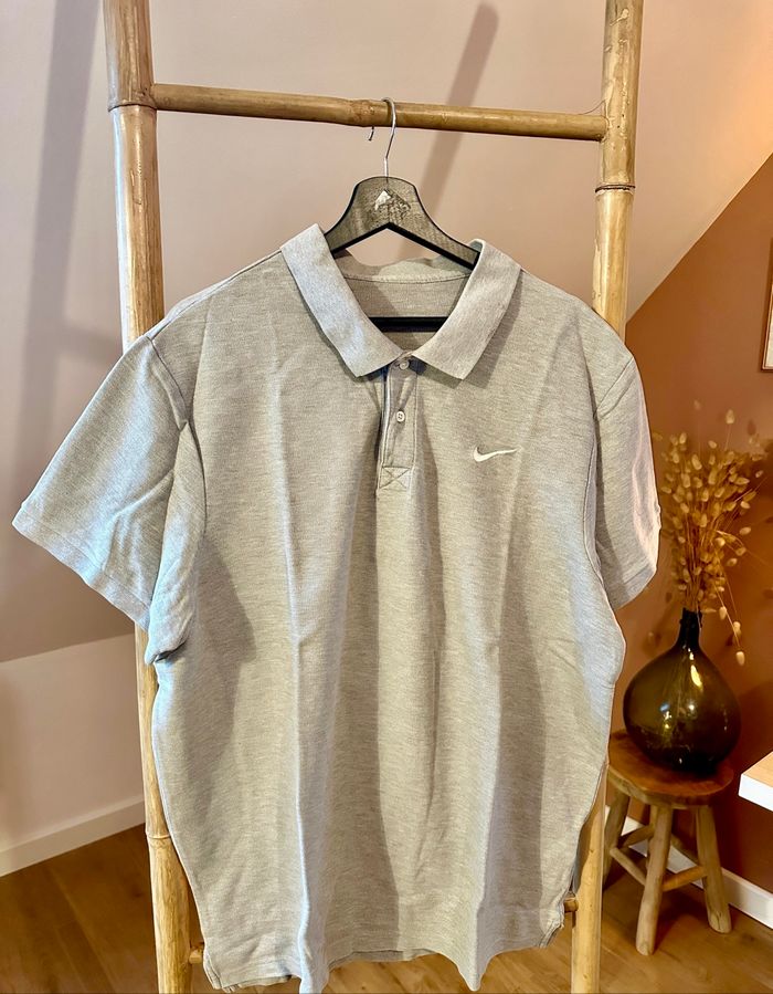 💜 Polo gris Nike taille XXL 💜 - photo numéro 2