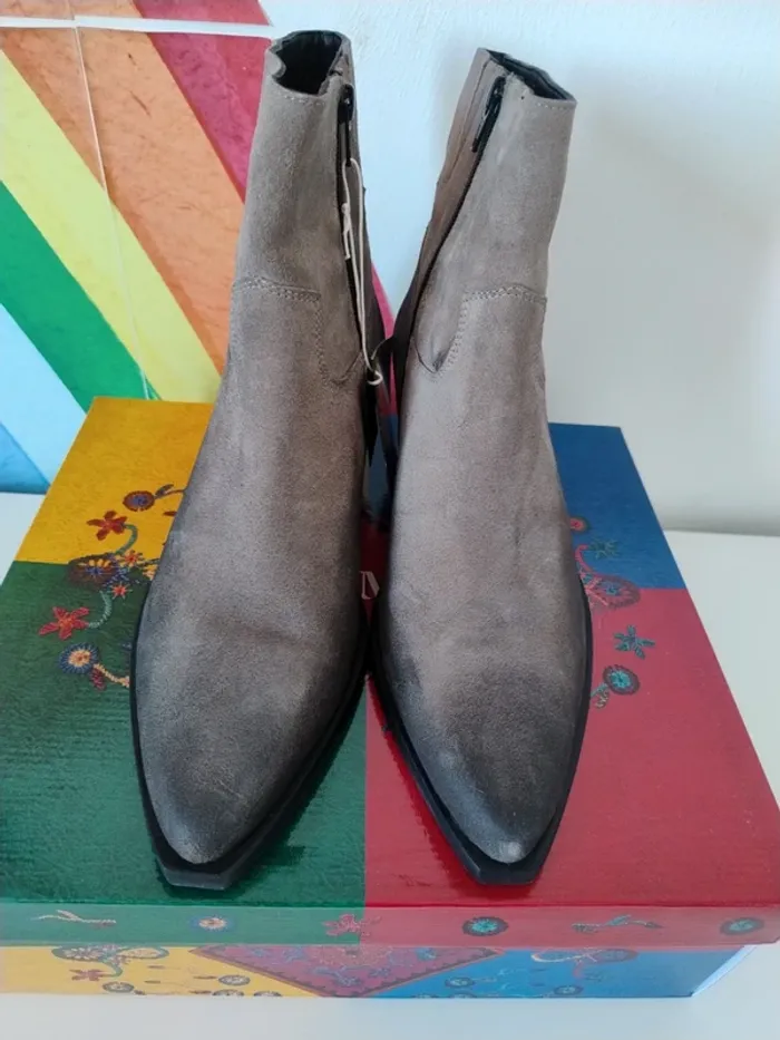 Bottines Lazamani en suede - photo numéro 3
