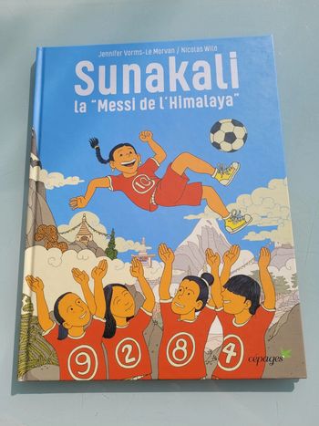 Livre grand format : Sunakali, la "Messi de l'Himalaya"