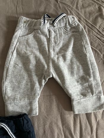 Lot pantalon garçon en 3 mois très bon état 