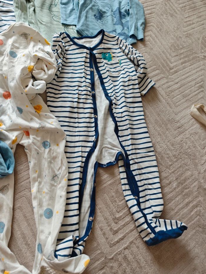 Lot de pyjama et bodies - photo numéro 5