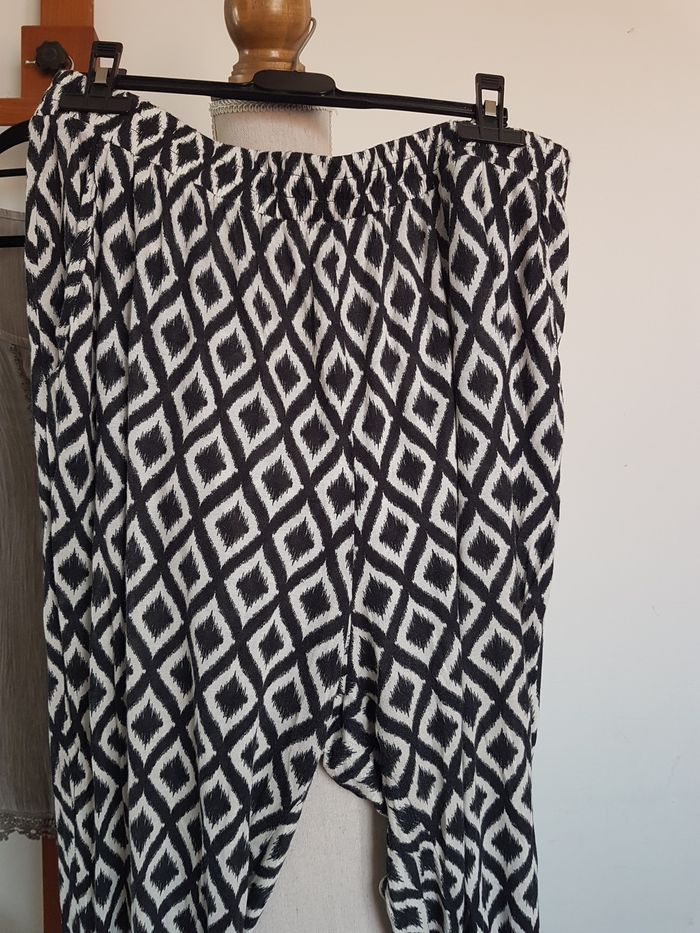 Sarouel noir et blanc. H&M. Taille L 42, tour taille 82cm, entrejambe 42cm, haut 103cm. - photo numéro 2