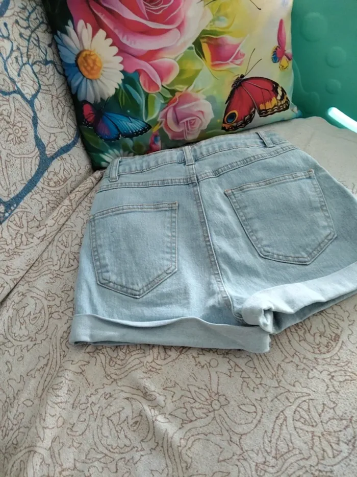 Short jeans taille 32/ 12 ans - photo numéro 5