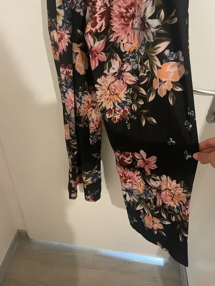 Combinaison pantalon à bretelle noir motif fleur rose avec ceinture assorti Made in Italy taille 34 - photo numéro 7