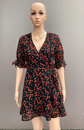 Robe portefeuille cerises Wednesday’s Girl – Taille XXS (convient S à petit M)