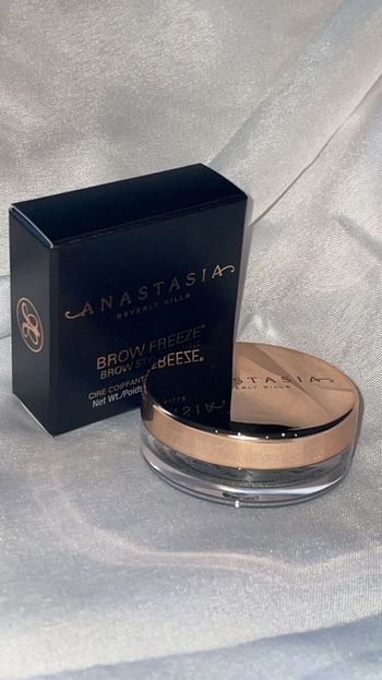 Cire coiffante pour sourcils anastasia beverly hills