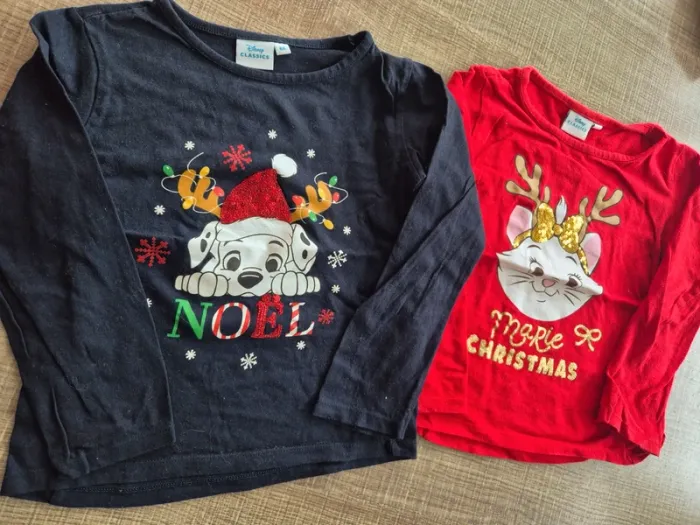 T-shirts de Noël Disney 6 ans en très bon état !