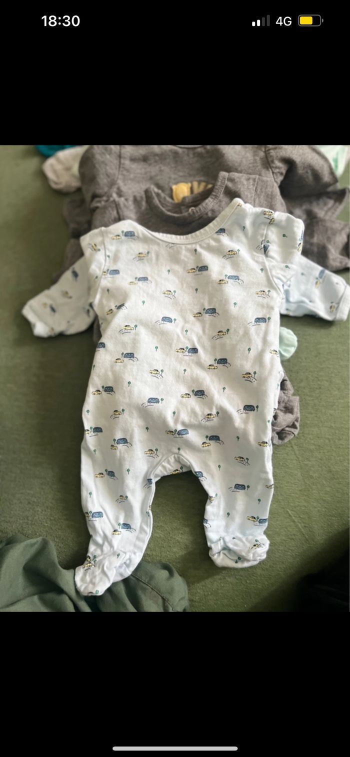 Pyjamas 1mois - photo numéro 8
