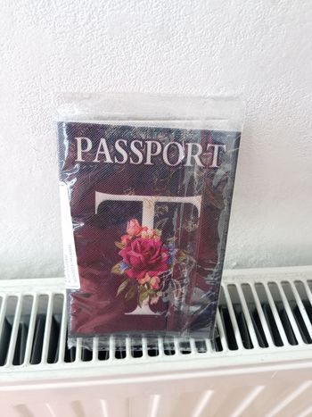 Protège passeport lettre T neuf