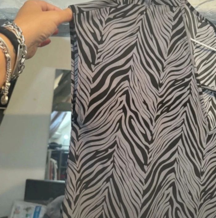 Haut femme zebré gris et noir taille L