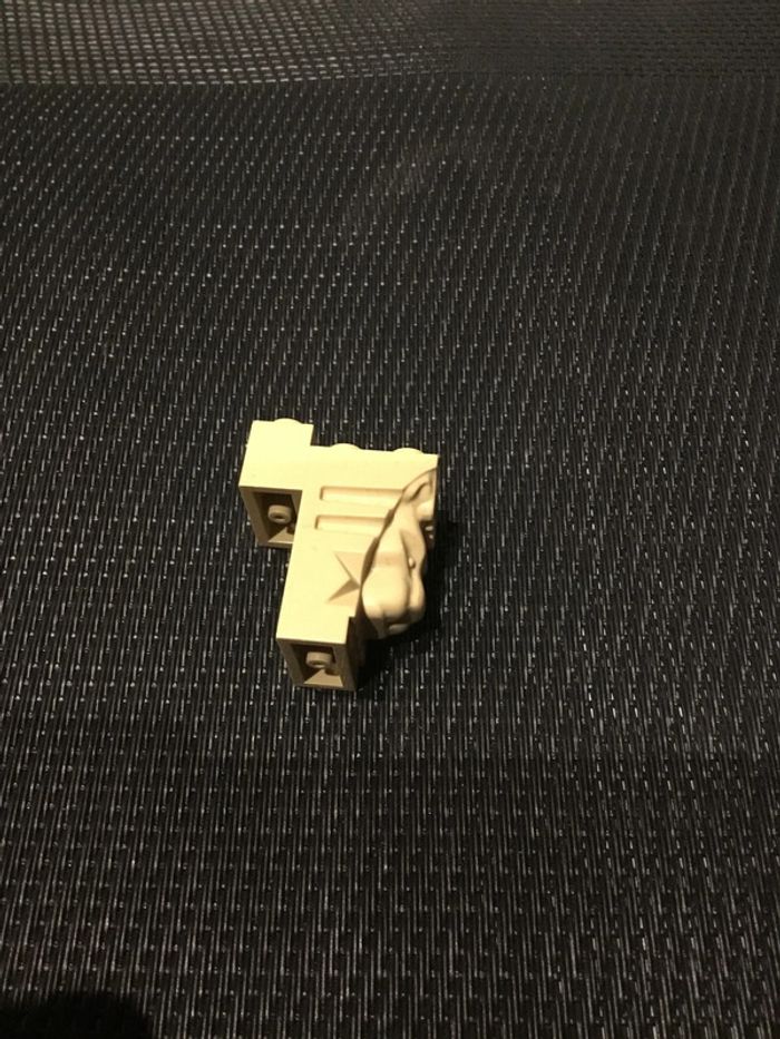 Lego brique sculptée tête de lion beige 2x3x3 lego officiel. - photo numéro 3