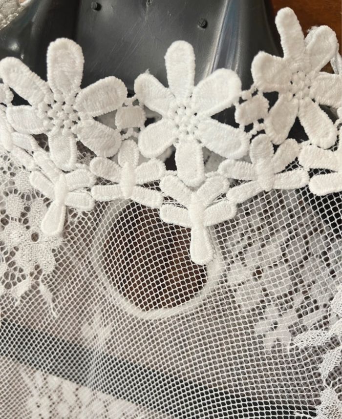 Blouse en dentelle col montant manches longues - photo numéro 9