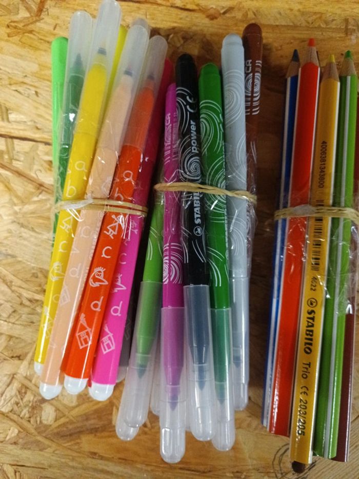Lot de 28 marqueurs stabilo et de 10 crayons stabilo - photo numéro 3