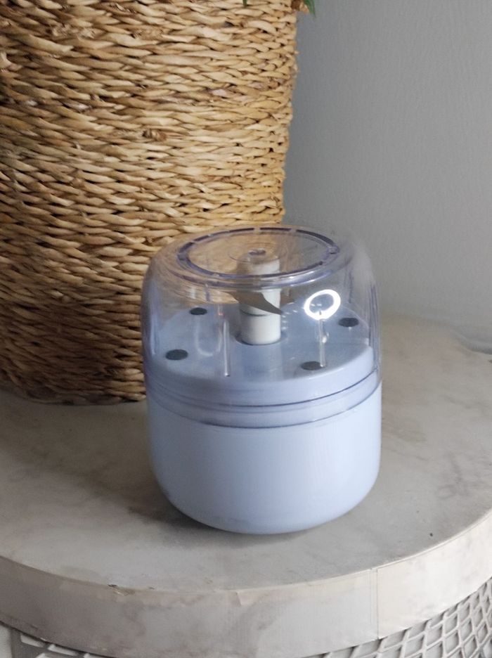 Mini hachoir autonome